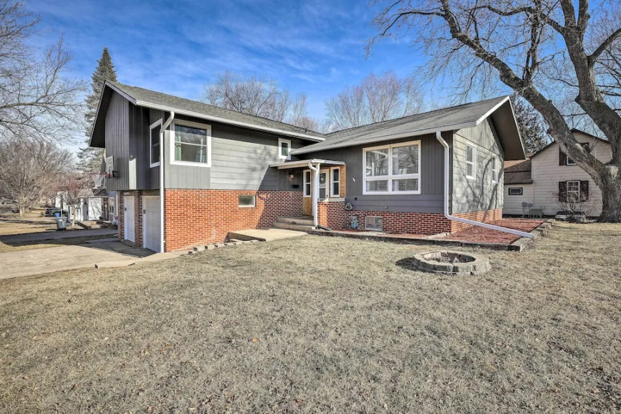 Sioux Center Split-level Home w/ Game Room!
