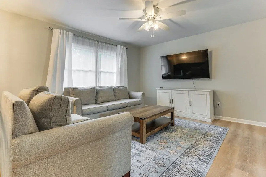 4 Mi to Penn State: Suburban Happy Valley Home