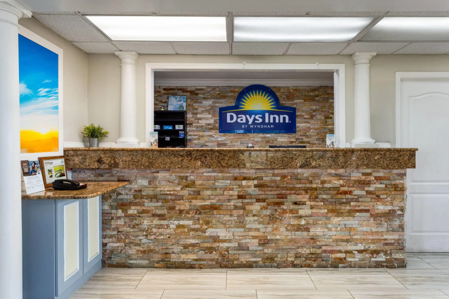 Days Inn by Wyndham Fort Myers Springs Resort
