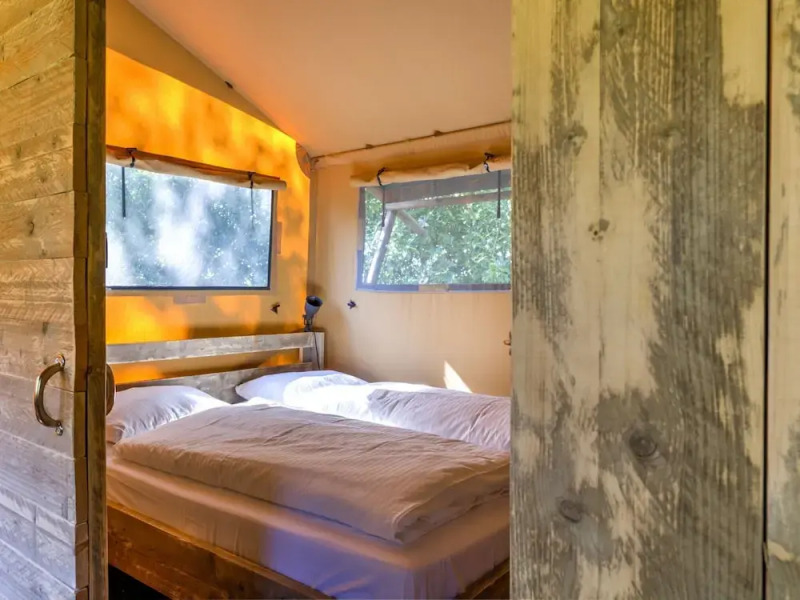 Glamping Tent in Tranquil Park