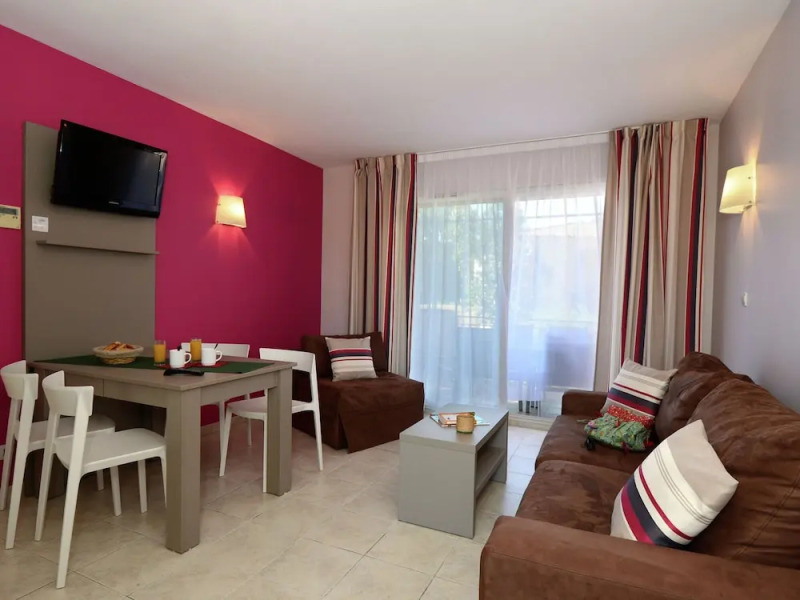 Comfortable apartment with dishwasher and AC, beach at 300 m