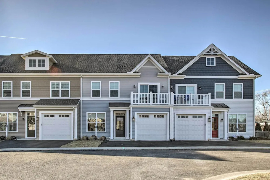 2 Mi to Bethany Beach: Modern Townhome w/ Patio