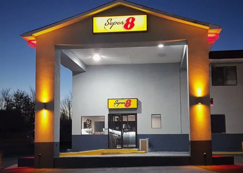 Super 8 - Locust Grove