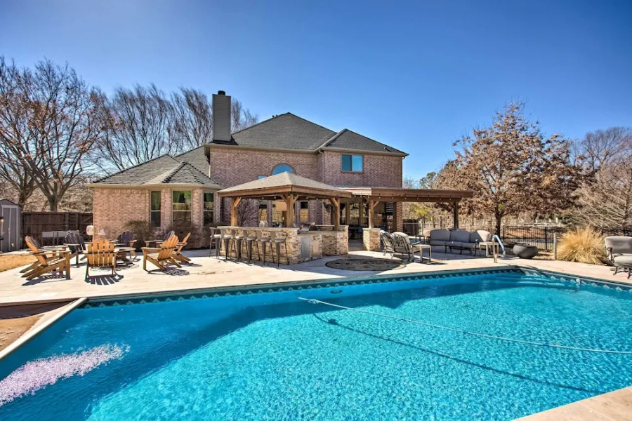 Luxe & Large Flower Mound Home on 1 Acre w/ Pond!
