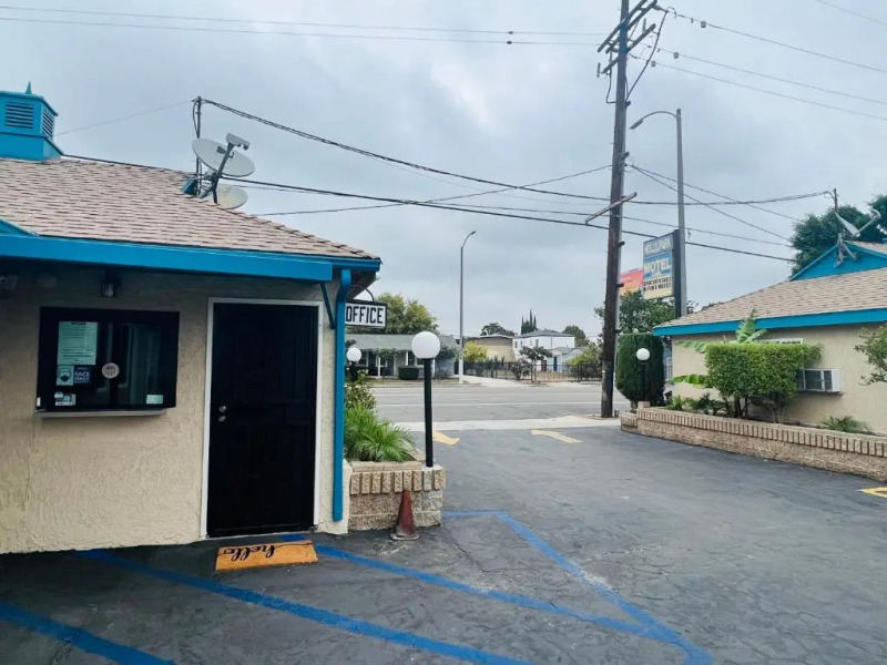 Holly Park Motel near LAX