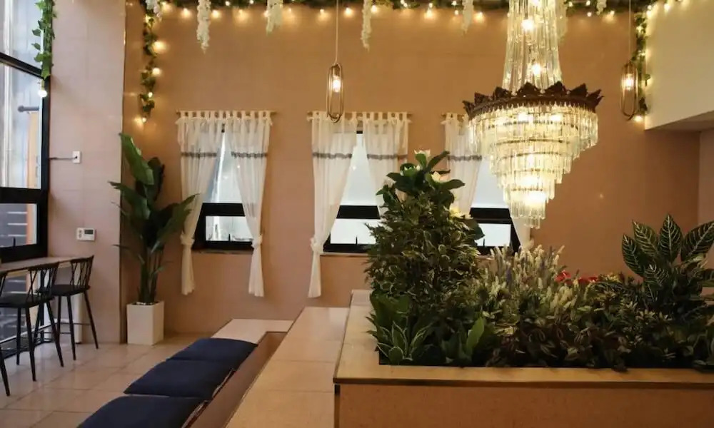 Hotel February Dong Seong Ro