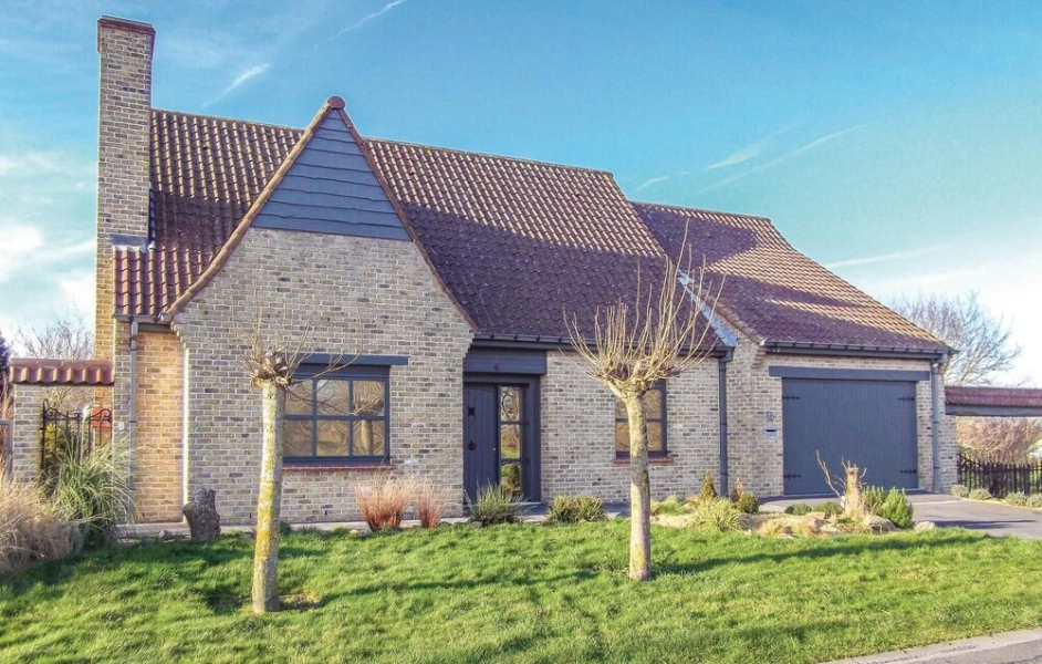 Nice Home in Lo-reninge With 6 Bedrooms, Jacuzzi and Wifi