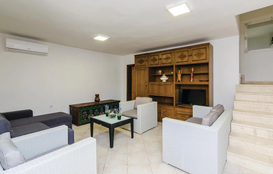 Stunning Home in Slano With Wifi, 2 Bedrooms and Outdoor Swimming Pool