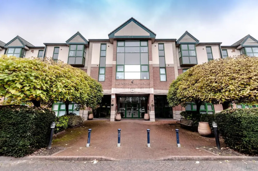 Infinity Apartments Metropolitan House 1