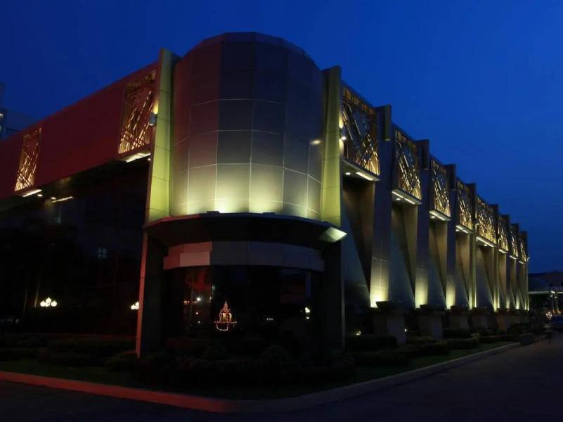 Holiday Palace Resort & Casino