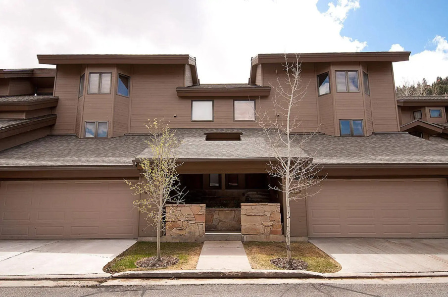 Lakeside Townhomes by Lespri Management