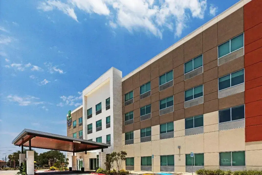 Holiday Inn Express & Suites Stafford NW - Sugar Land by IHG