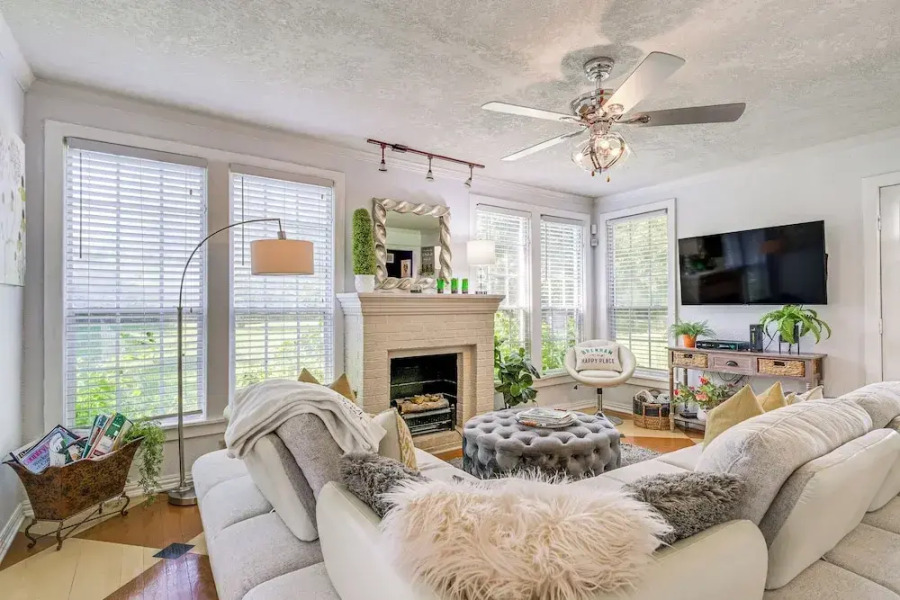 1 Mi to Dtwn: Family-friendly Brenham Bungalow!