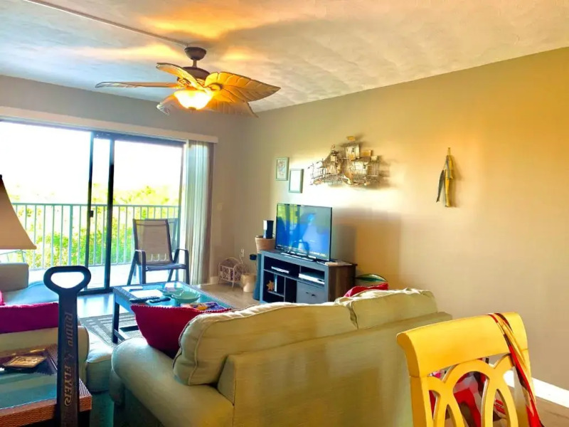 Bayshore Yatch Tennis Condo 2br 3 beds, Walking Distance to Beautiful Quite Beach