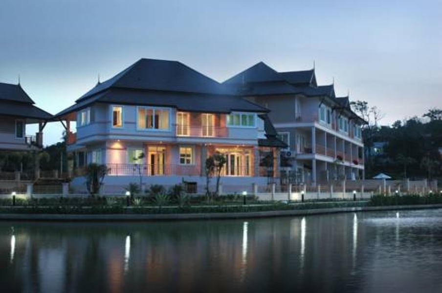 Private Lagoon Villas