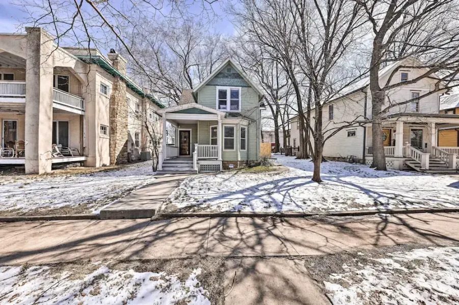 Newly Renovated Home Close to Dtwn Lawrence!