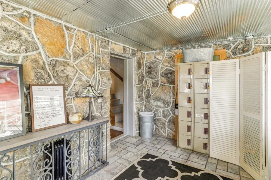 Historic 'hardy House' on Main Street w/ Fire Pit!