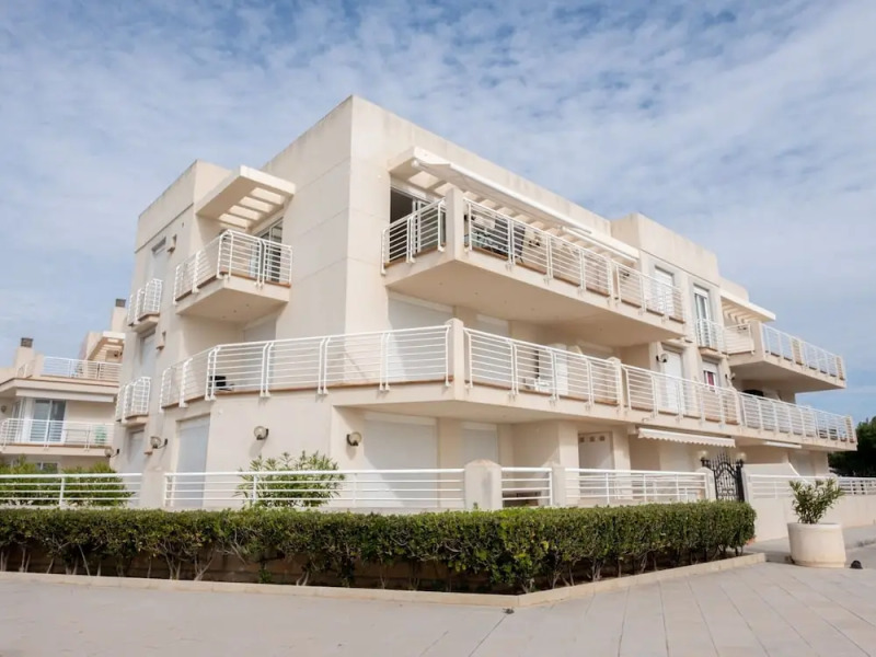 Quaint Apartment near Sea