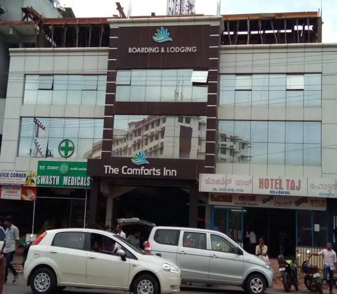 OYO 14163 Comforts Inn