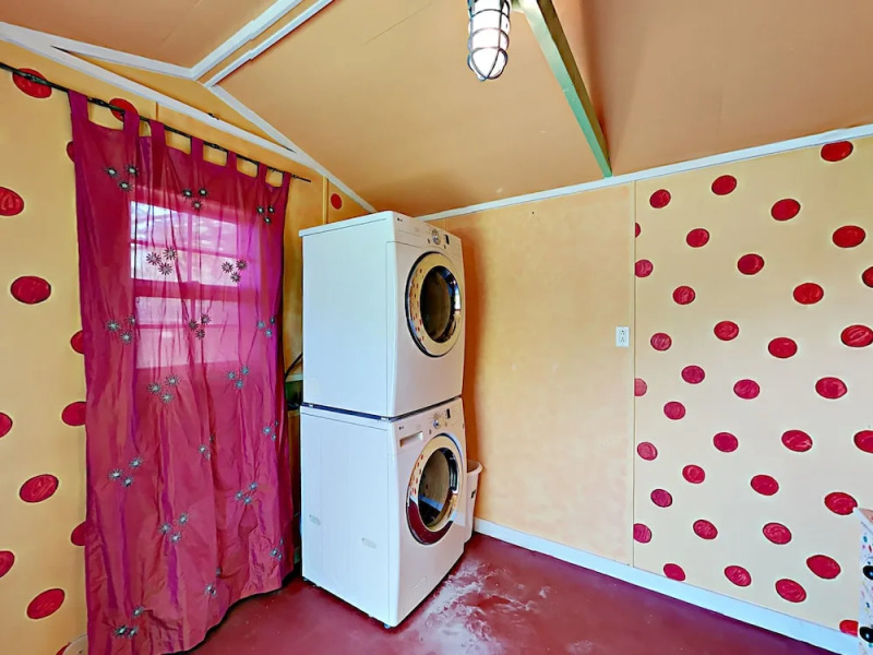 Breezy Cottage - One Bedroom Home