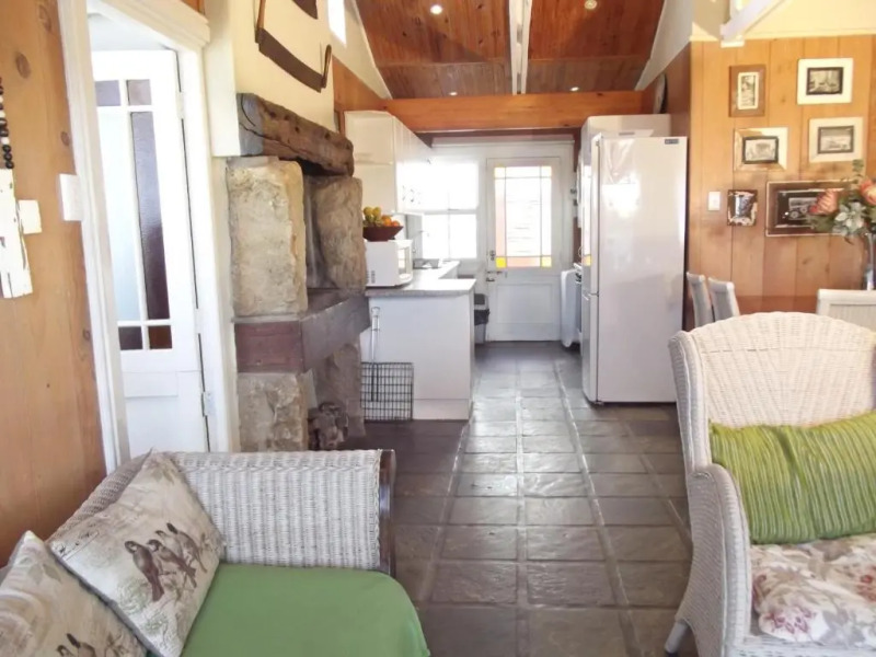 Point Village Accommodation -Linky's House