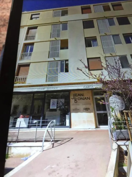 200m de la Plage ,3mn du Port a 50m du Centre Ville