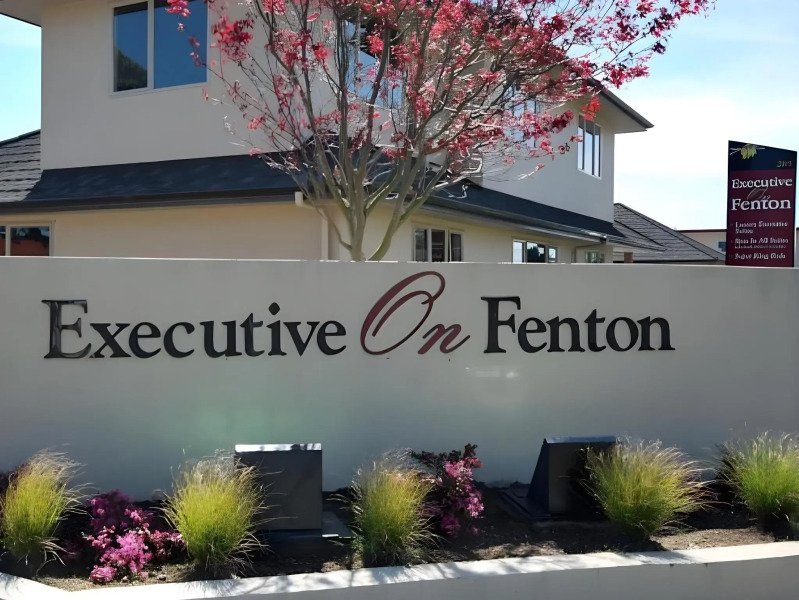 Executive on Fenton