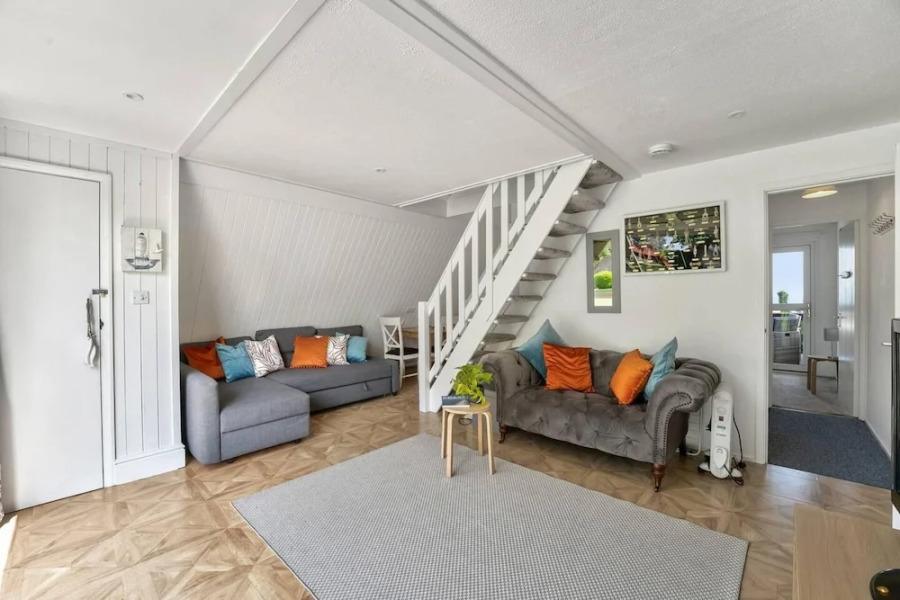 The Lookout, Sunny Beach Retreat, Sleeps 5 Guests