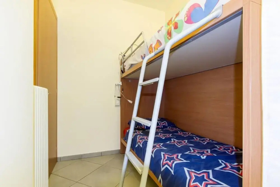 Contemporary 3 Bed Apartment With Lake Views, Wifi, Near Village