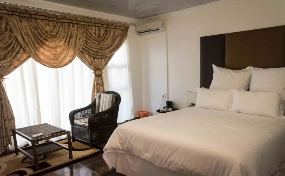 Fullmoon Paradise Lodge