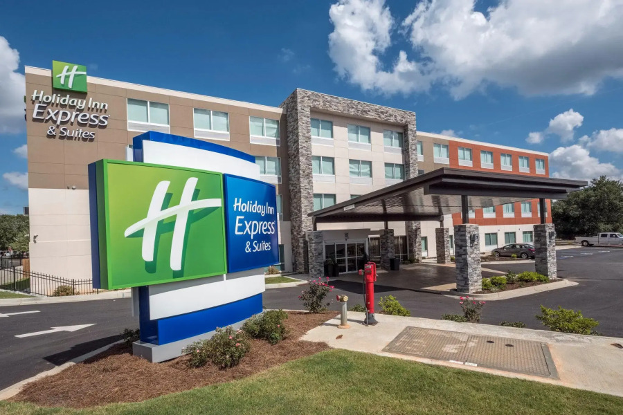 Holiday Inn Express & Suites Commerce by IHG
