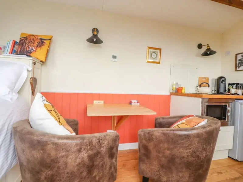 The Journeyman Luxury Shepherds Hut