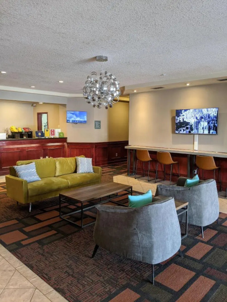 Foxwood Inn & Suites