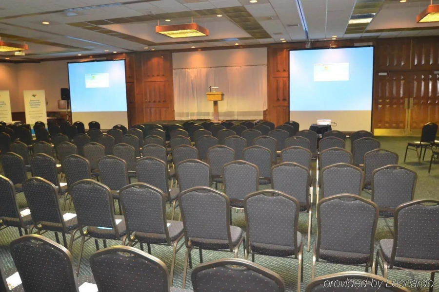 Fairway Inn & Suites