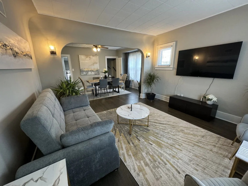 Spacious Retreat Near Convention Centers 4 Bedroom Home by RedAwning