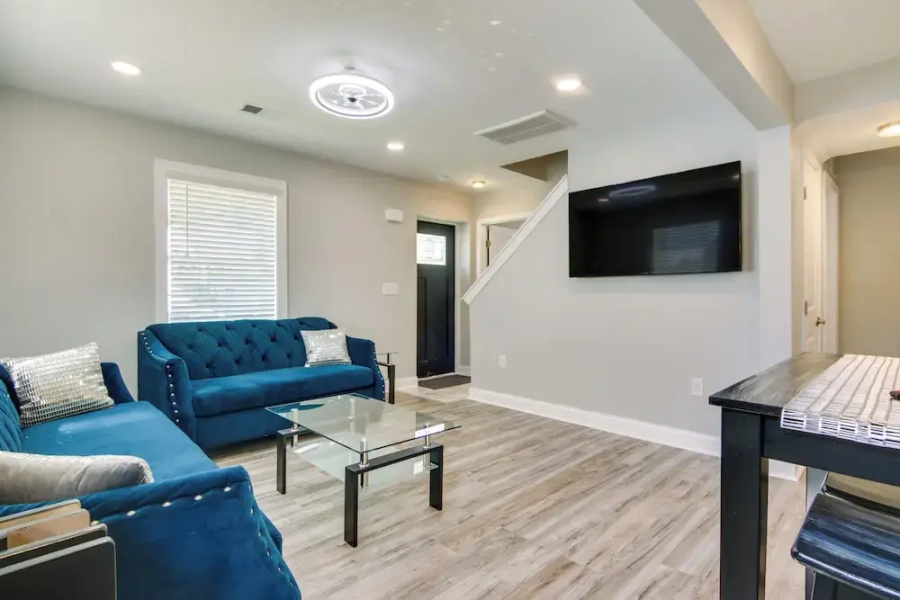 Updated Home - Walk to Salisbury University!