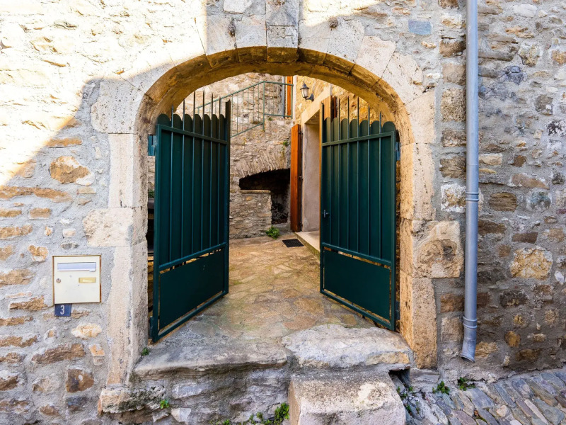 Vineyards & Village Stay