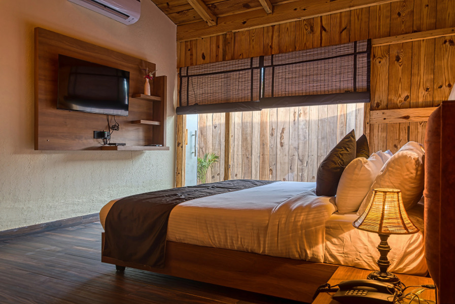 Pumpkin Hotel's Tusk N Woods