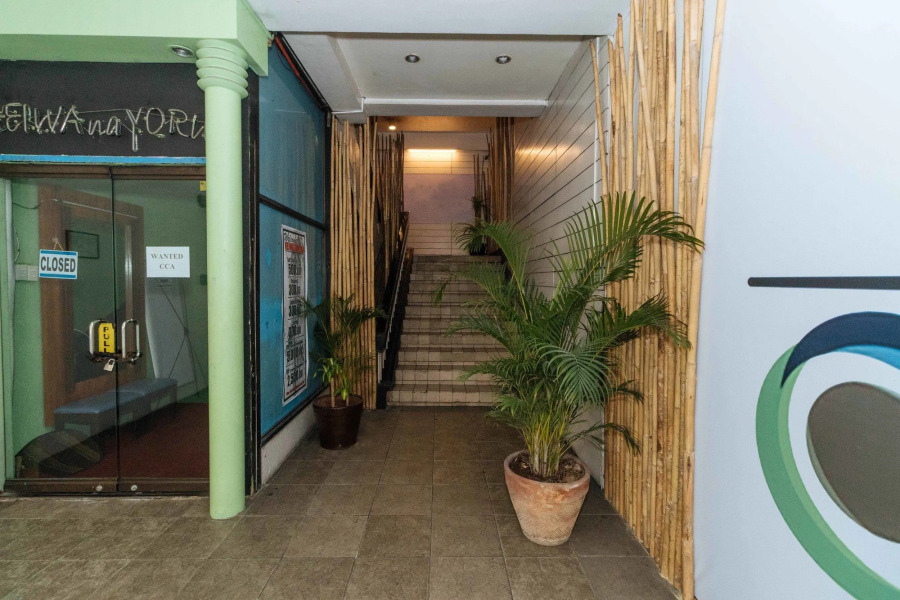 RedDoorz @ Amorsolo Makati