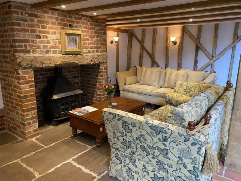 Brundish, Suffolk Large 4-bed Barn Stunning!