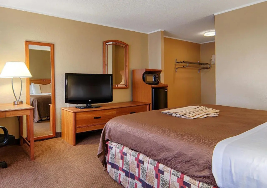 Norwood Inn & Suites