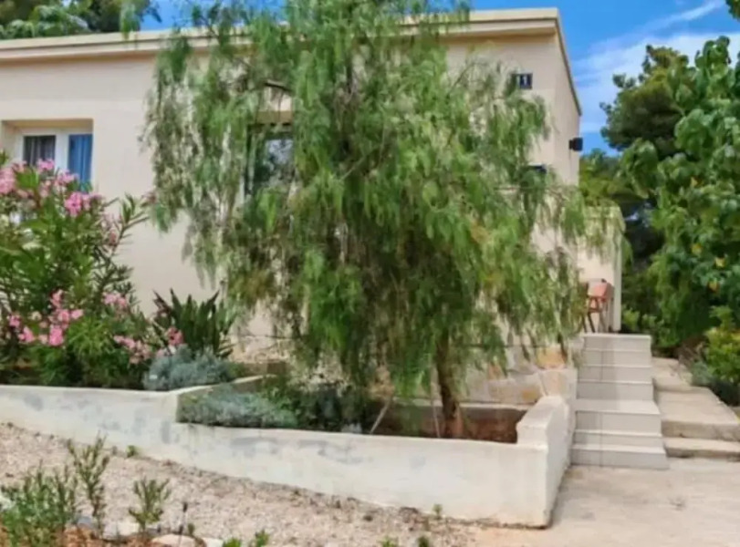 House Leta Cozy Hideaway With Pool