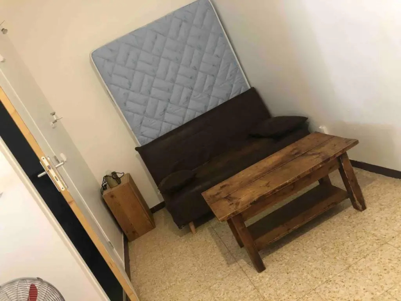 ARLES FOURQUES Studio équipé