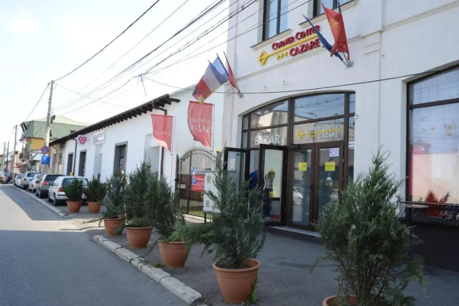 Corner Center Rental