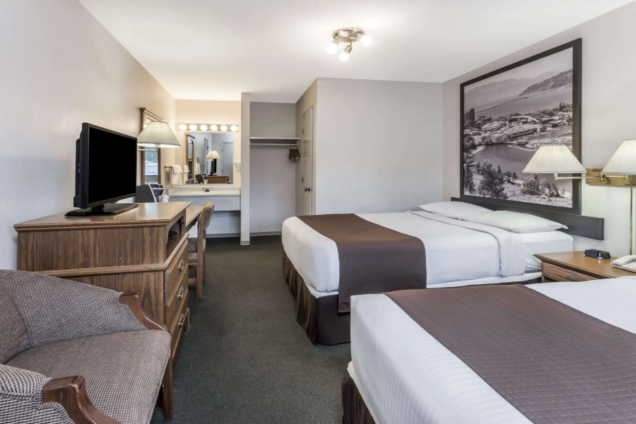 Super 8 by Wyndham Kelowna BC