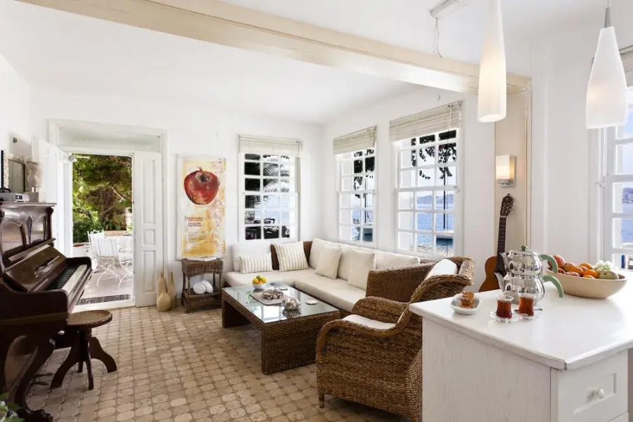 Waterfront Cottage in Ta l ca