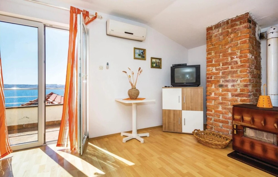 Beautiful Apartment in Karlobag With Wifi