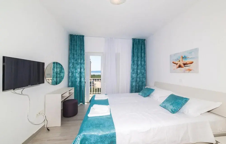 Awesome Home in Kastel Stafilic With Sauna, Wifi and 5 Bedrooms