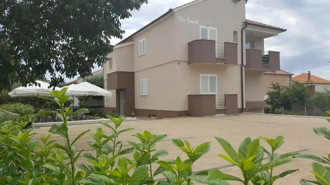 Apartments Villa Visnjik