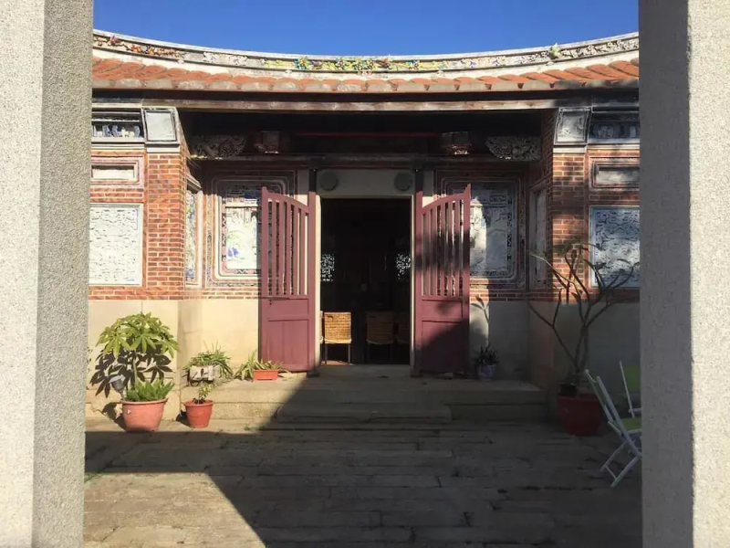 No. 85 Shuitou B&B